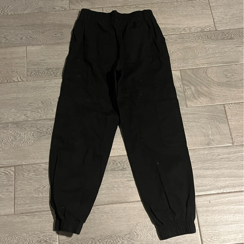Forever 21 Black Cargo pants and size is small
